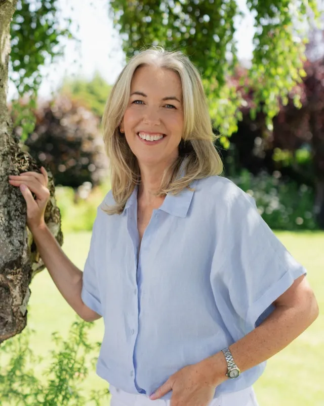 Jennie Cronin - Clinical Specialist Physiotherapist and Applied Psychology Practitioner